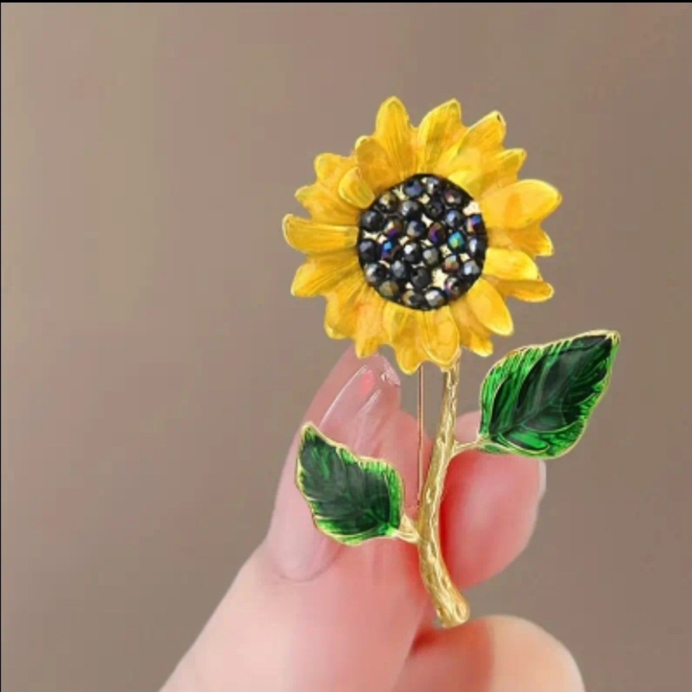Beautiful Sunflower Brooch with Green Leaves & Glittering Rhinestones. NEW!